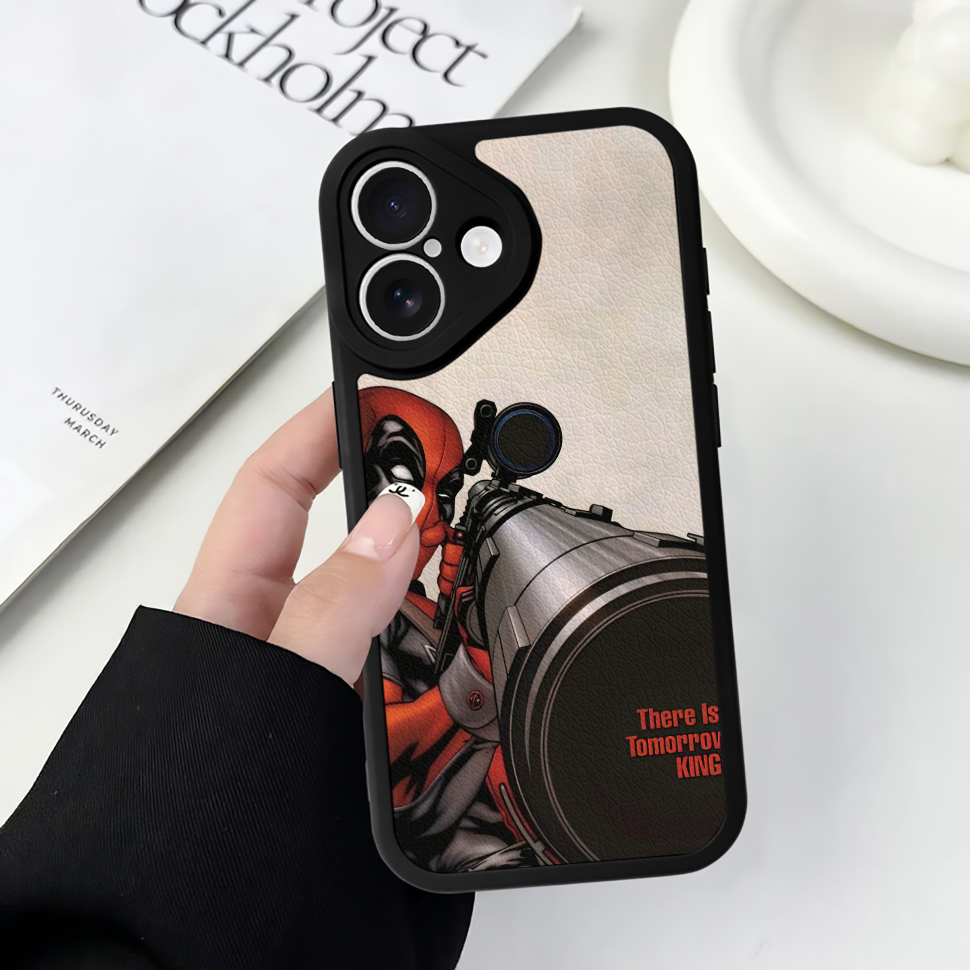 （画像用） Deadpool デッドプール 【iPhone 16シリーズ対応】シリコンスマホケース（レザー調） 材質：シリコン